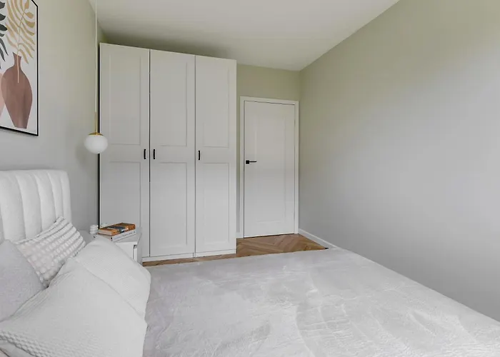 Ptasia 55 Prestige With Garden By Bookinghost *